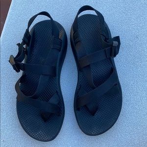 black chacos